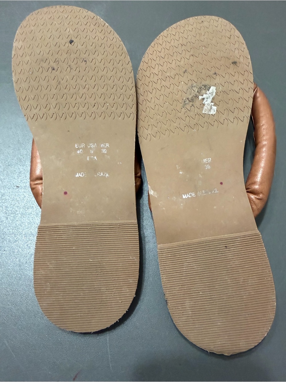 VICENZA
Alexia Puffy Flip-flop Sandals In
Beige - Picture 3 of 5